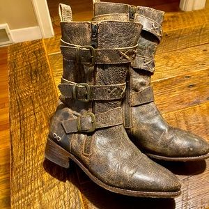 Beautiful distressed three buckle mid calf boots❤️